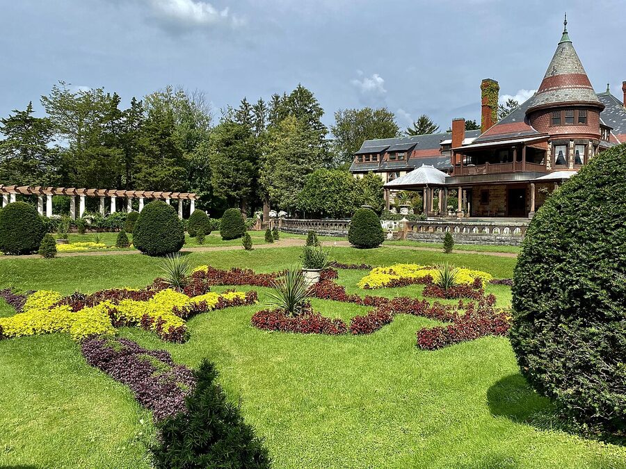 Italian Garden and Sonnenberg Mansion in Canandaigua