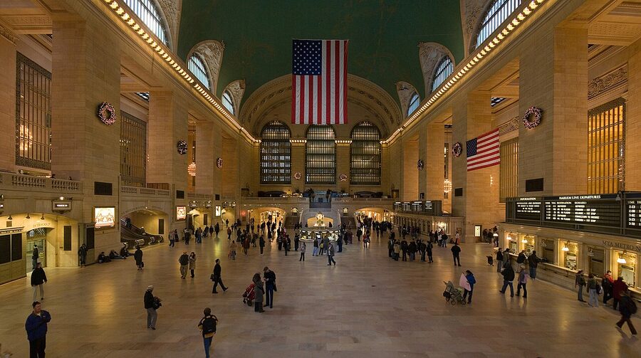 Grand Central Terminal Main Concourse — Metro-North Hudson Line departure
